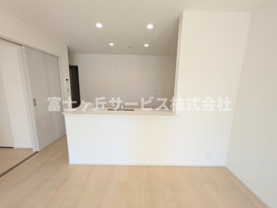 【キッチン】 | 湖西市新居町浜名 58期 新築一戸建て | 前から見たキッチンです