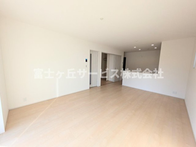 【居間・リビング】 | 湖西市新居町浜名 58期 新築一戸建て | リビングです