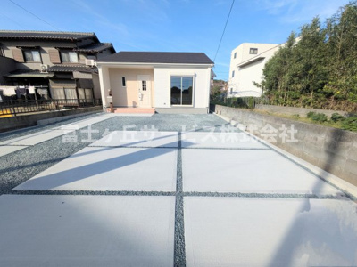 【駐車場】 | 湖西市新居町浜名 58期 新築一戸建て | ３台駐車可能です