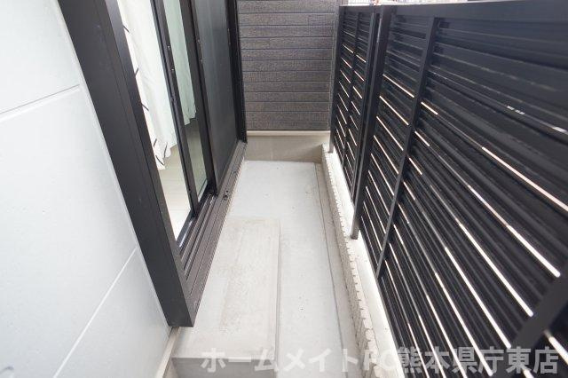 熊本市東区新外１丁目のアパートのバルコニー