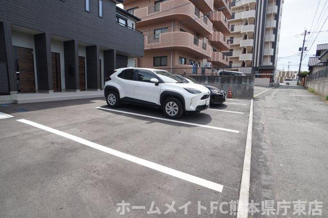 熊本市東区新外１丁目のアパートの駐車場