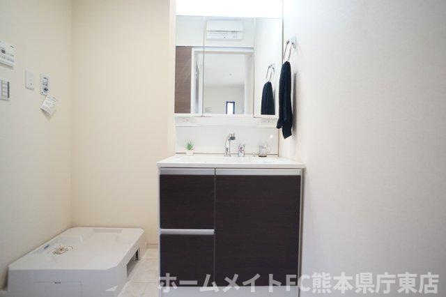 熊本市東区新外１丁目のアパートの独立洗面台