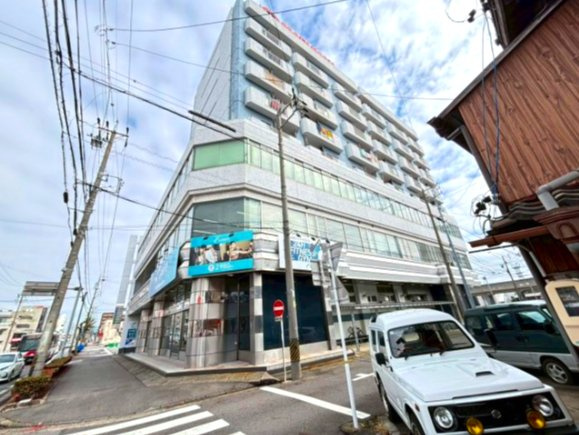 丸万ビル