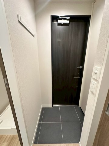 ホワイトガーデン西宮中島町の玄関