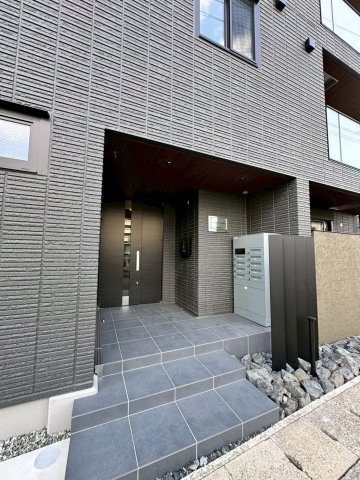 ホワイトガーデン西宮中島町のエントランス