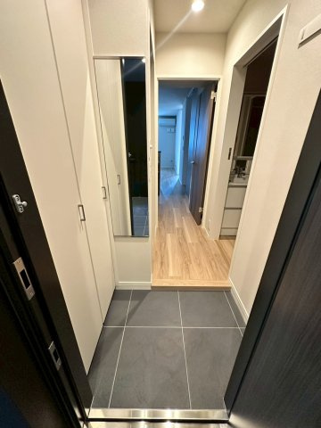 ホワイトガーデン西宮中島町の玄関