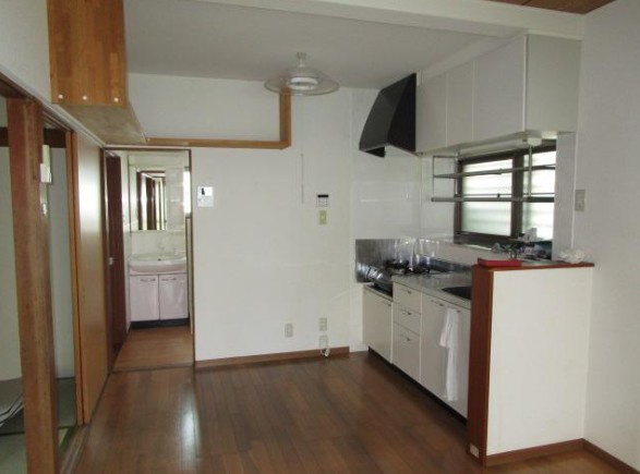 高知市大津乙　中古一戸建てのキッチン|コンパクトながら収納豊富で使いやすいキッチン♪