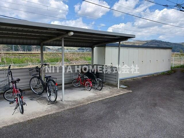 メゾンフランＣのその他|屋根付きの駐輪場は無料です◎