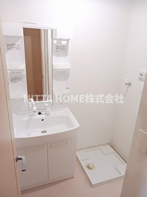 メゾンフランＣの洗面所|シャワー付きの洗面化粧台もありますよ☆彡