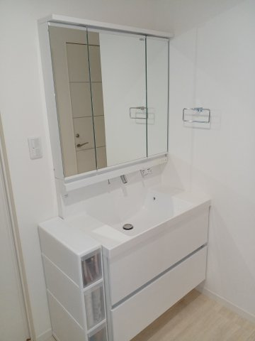 須磨桜の杜2丁目中古戸建の独立洗面台