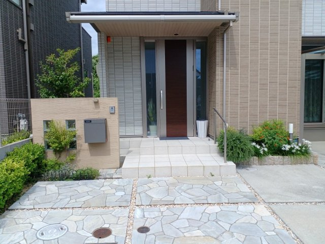 須磨桜の杜2丁目中古戸建のエントランス