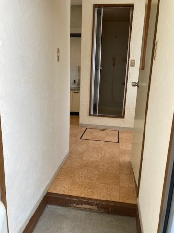 メゾネットの玄関|明るい玄関です