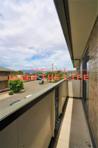 グランドールシャトー【キャッシュバック対象】のバルコニー|暖かな日差しのふりそそぐバルコニー