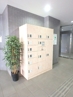 【その他共用部分】 | 不在時にも大活躍の宅配ボックス完備(^^)/
