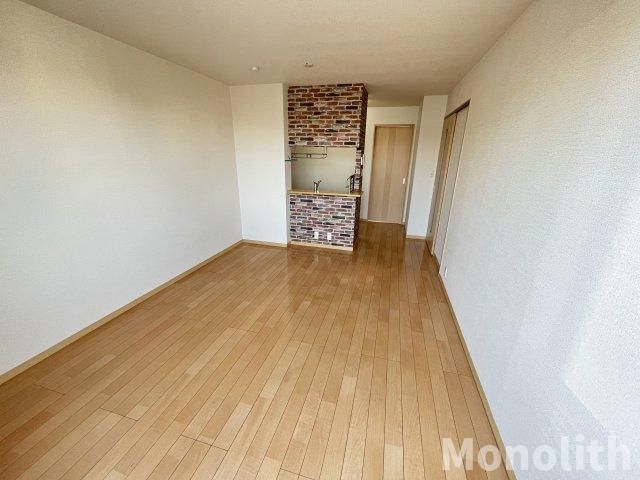 ファミーユ東貝塚の居間・リビング