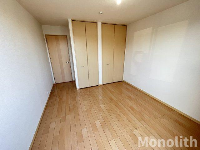 ファミーユ東貝塚の洋室