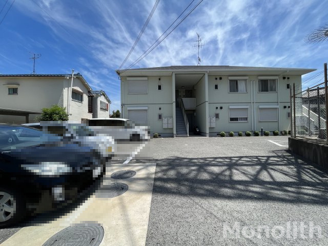 ファミーユ東貝塚の駐車場