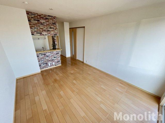 ファミーユ東貝塚の居間・リビング