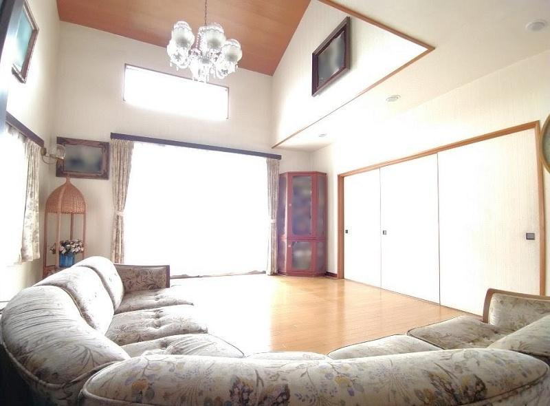 高知市介良乙　中古戸建ての居間・リビング
