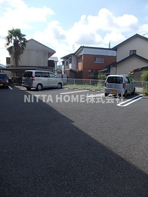 プラティークの駐車場|近隣に駐車場があります◆