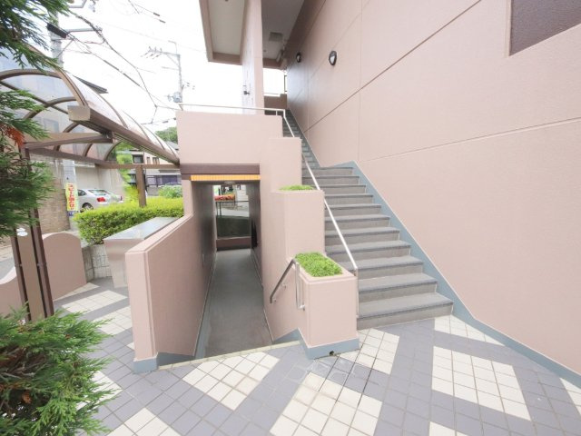 グレーシィー東生駒のエントランス