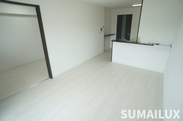 菊池郡菊陽町大字津久礼の賃貸マンションの居間・リビング