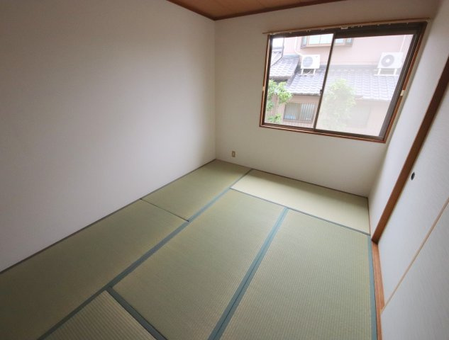 生駒市壱分町のアパートの和室