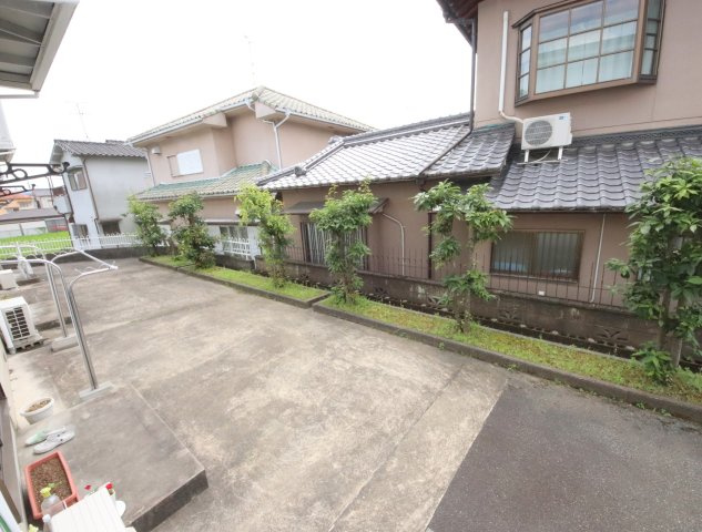 生駒市壱分町のアパートのバルコニー