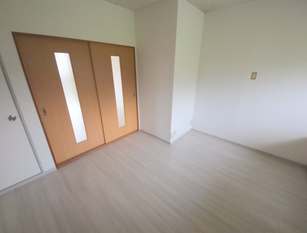 生駒市壱分町のアパートの居間・リビング