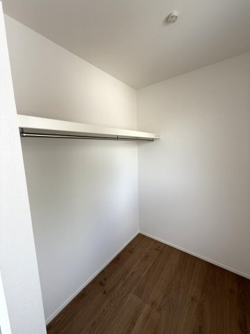 岡山市北区庭瀬　1期の収納|◆2階南東側洋室のWICです。その他の2階の部屋にもWICがございます。