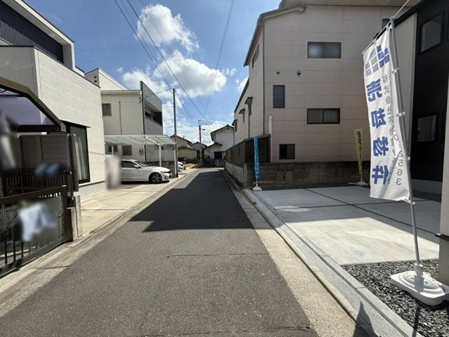 岡山市北区庭瀬　1期の前面道路含む現地写真|◆北側前面道路の幅員は4.0ｍです。