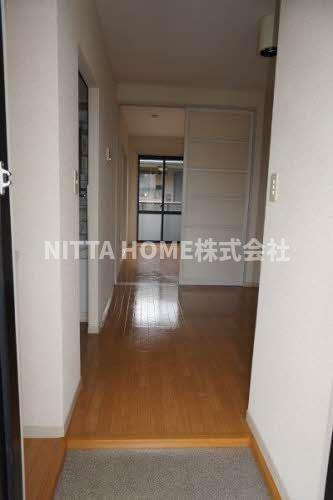 ファミールプラザⅡ・Ⅲの玄関|広いスペースの玄関です◆