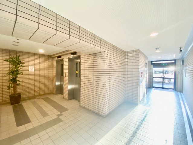 ライオンズマンション山手町のエントランス
