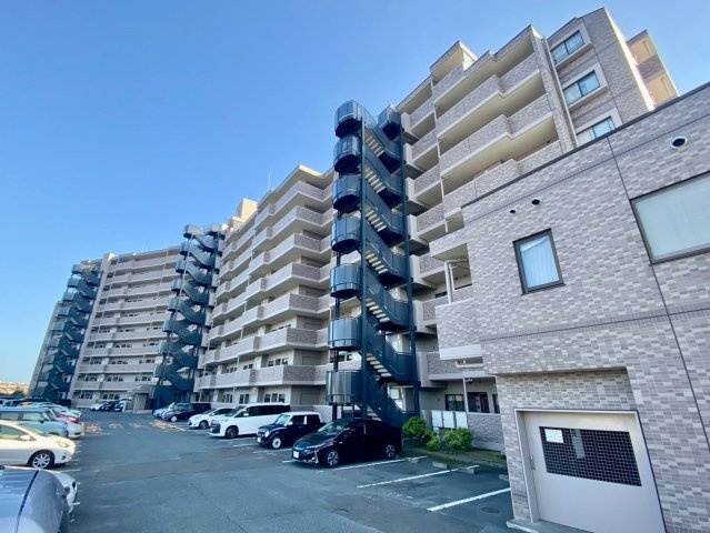 ロイヤルシャトー泉中央ヒルズの外観