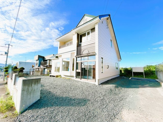 【外観】 | 北見市川東３４０番地３１　中古売家 | 【リフォーム済】外観写真です。屋根、外壁は全面塗装いたしました。外観