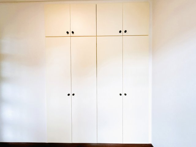 北見市川東３４０番地３１　中古売家の収納|【現状】シューボックスです。こちらはクリーニング致しました。清潔感のある玄関に仕上がりました。