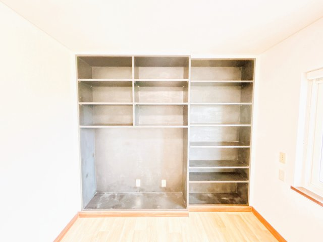 北見市川東３４０番地３１　中古売家の収納|【リフォーム済】2階南側収納です。こちらは現状のものを再利用しています。他の部屋の収納よりもたくさん収納出来て便利です。