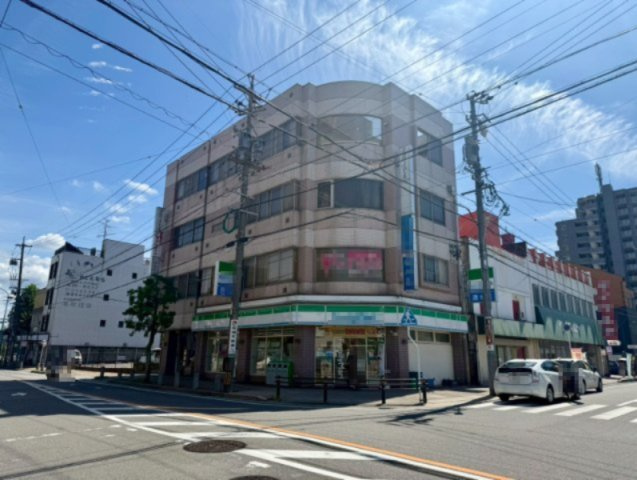 エムワイビルの外観