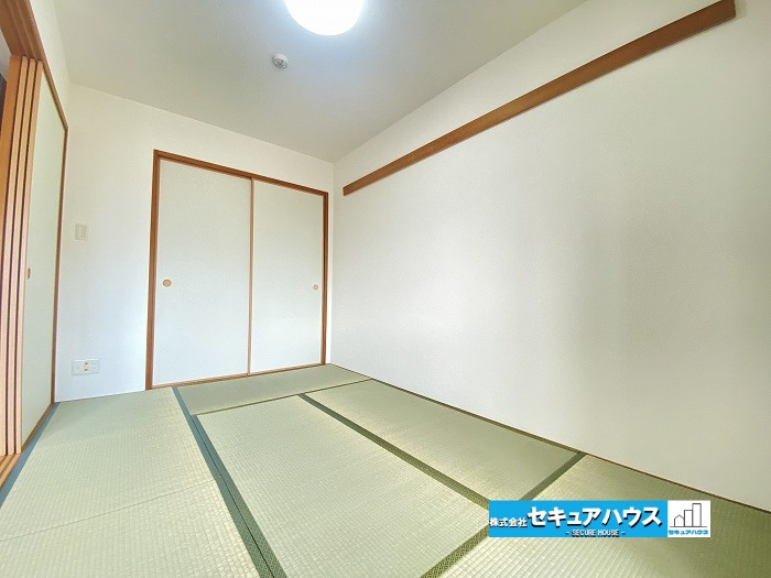 サンクレイドル東海グランデの収納|【キッチン収納】
食器や炊飯器、ポットなどを置くことができるカップボード付きです♪