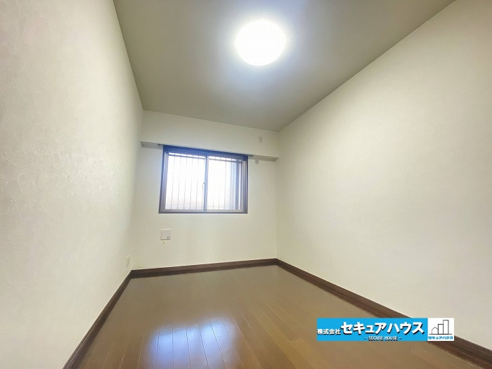 サンクレイドル東海グランデのバルコニー|【バルコニー】
見晴らしもよく、太陽の温かな温もりをめいっぱい受け止めてくれます。
太陽の光と爽やかな風を受けたお洗濯物はあっという間に乾き、取りこむ時には太陽の匂いを感じられそうですね。　