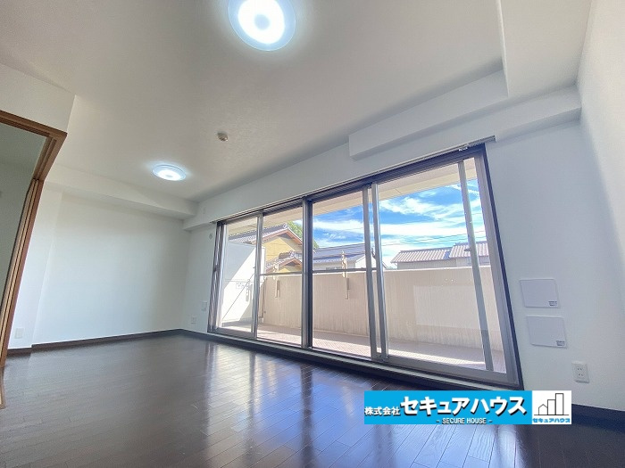 サンクレイドル東海グランデのキッチン|【キッチン】
対面式キッチンのため料理をしながらLDKの様子、和室の様子をみることができます◎