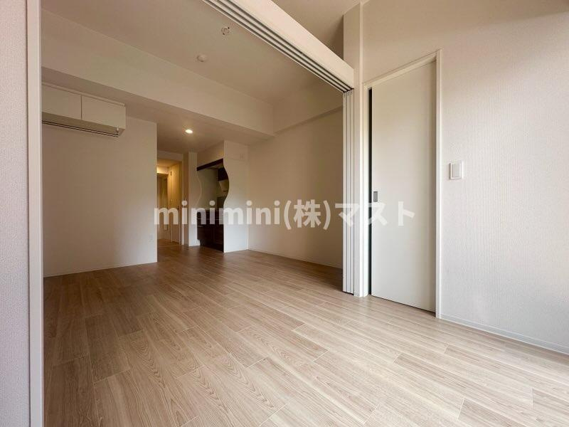 セレニテ夕陽丘エクラの洋室