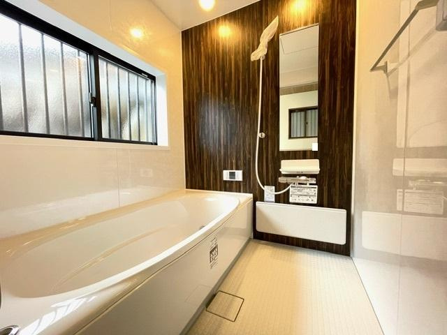 高知市一宮中町　中古戸建ての浴室