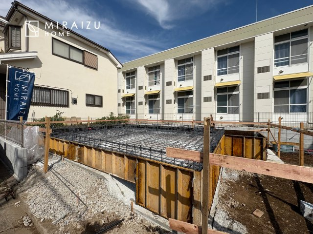 【外観】 | 青く澄み渡った綺麗な空と、陽の光をたっぷりと受ける、そんな新築住宅で新生活をスタートしてみませんか？見学・ご相談等、ミライズホーム(株)までお気軽にご連絡下さい♪
