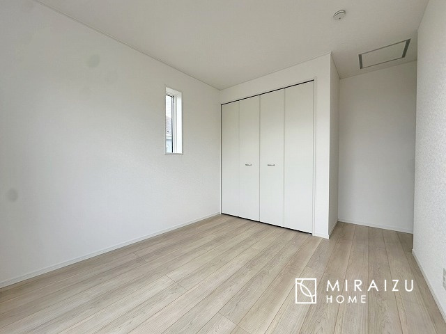 【寝室】 | 建物完成につき、実際のお部屋をごゆっくりご見学いただけます。お休みの日にご家族で見学はいかがでしょう。