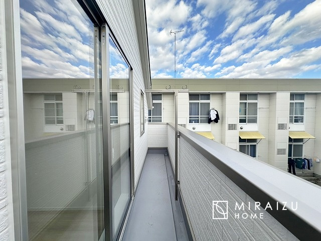 【バルコニー】 | 平日・休日問わず、いつでもご見学が出来ます♪☆実際に見て、触れて感じる安心のお住まい探しを体験して下さい♪☆物件情報だけでなく、地域の特色などなどエリア情報もお伝え出来たら嬉しいです♪