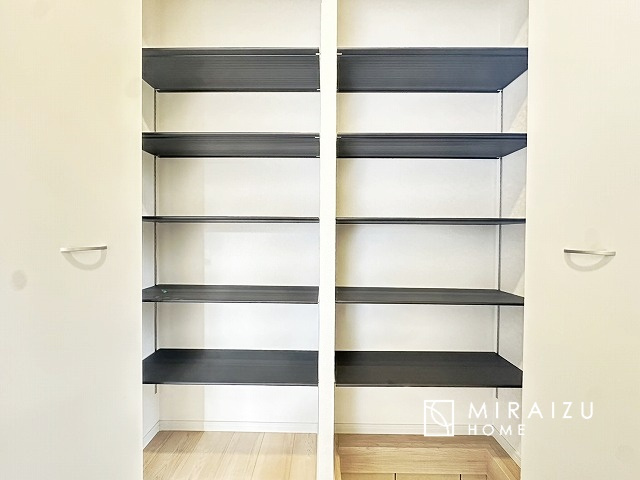 【玄関】 | 暮らしやすさを考えたプランで快適な現地ロケーションを実現。安らぎに満たされる、ゆとりのある日々を過ごせます♪