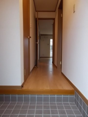 ポポラーレ・モルティの玄関