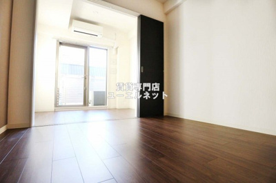 【寝室】 | ファーストフィオーレ江坂垂水町 | 明るく開放感のある居室で、自分だけのくつろぎ空間を。