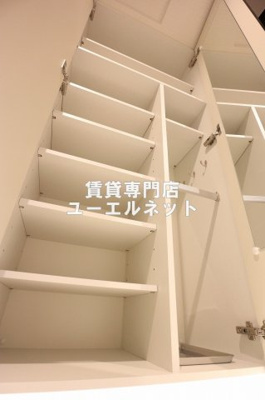 【設備】 | ファーストフィオーレ江坂垂水町 | 収納力たっぷりのシューズボックスで玄関すっきり！